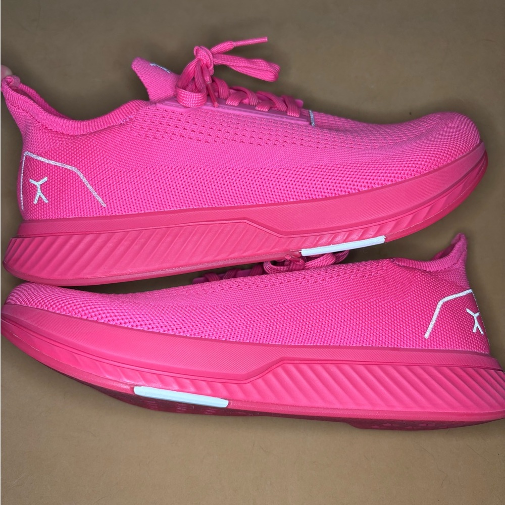 Neon pink flux adapt runner size 10.5 Women’s